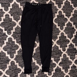 American eagle men’s black joggers size xs in good condition